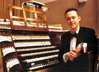 Organist Richard Hills